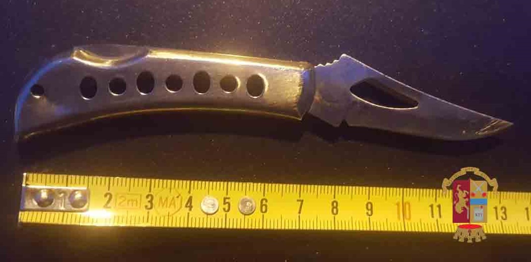 Accoltella padre e figlio: arrestato il presunto autore