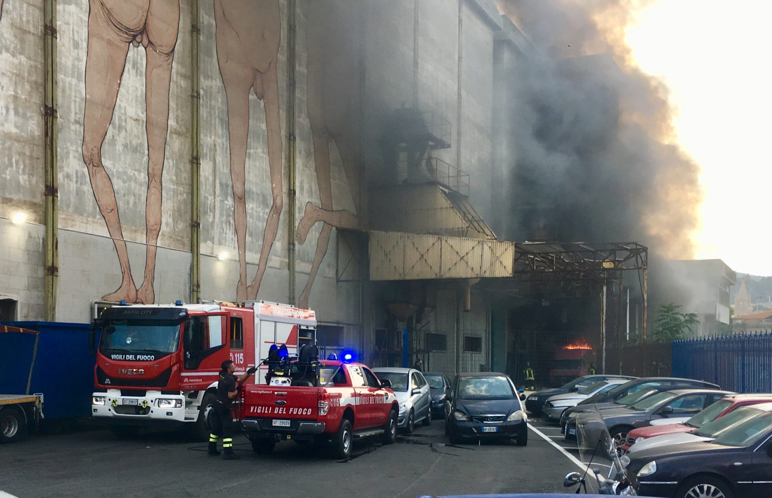 Ex Granai, incendio doloso al deposito auto sequestrate