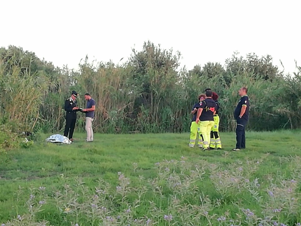 Precipita col parapendio: muore 67enne