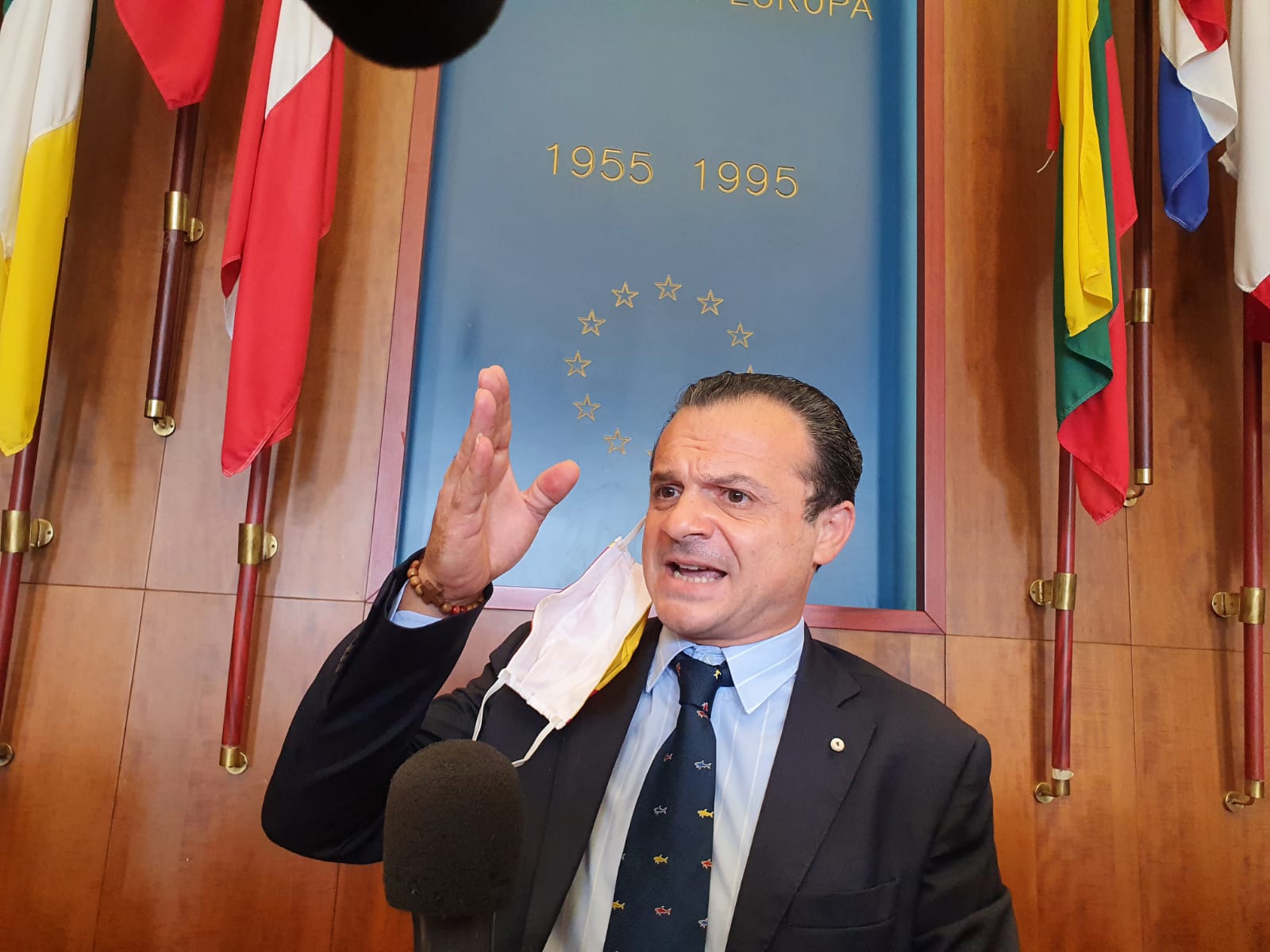 De Luca: “Quelli del Pd lacchè nominati”