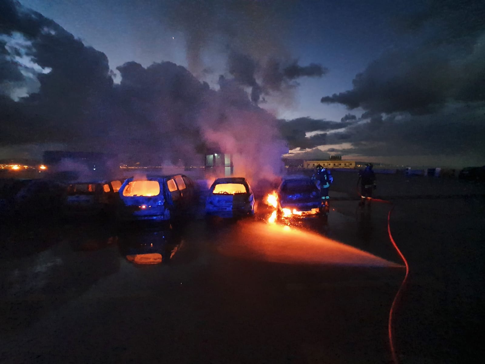 Notte di fuoco, bruciate cinque autovetture