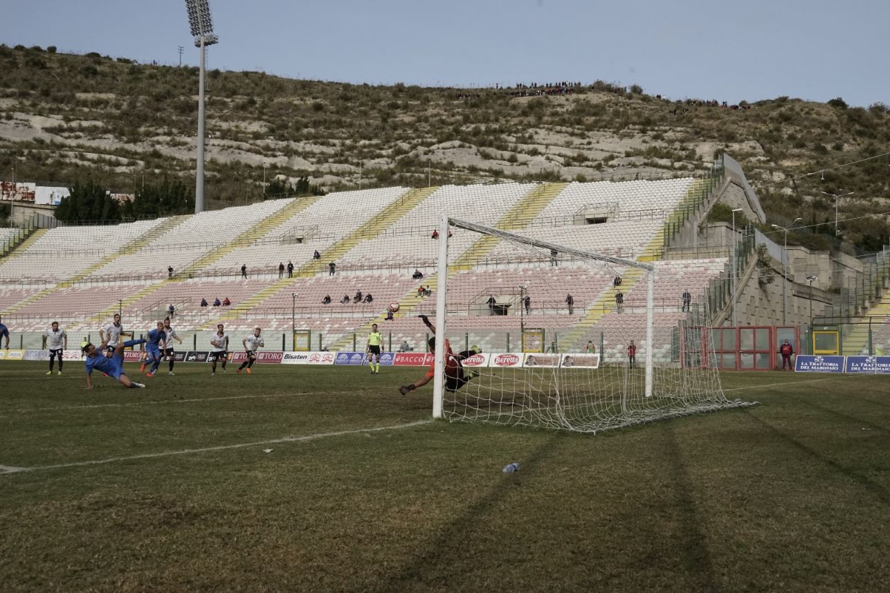 CALCIO SERIE D PRIMI TEMPI – Foggia porta avanti l'ACR Messina. Football Club sterile a S. Agata