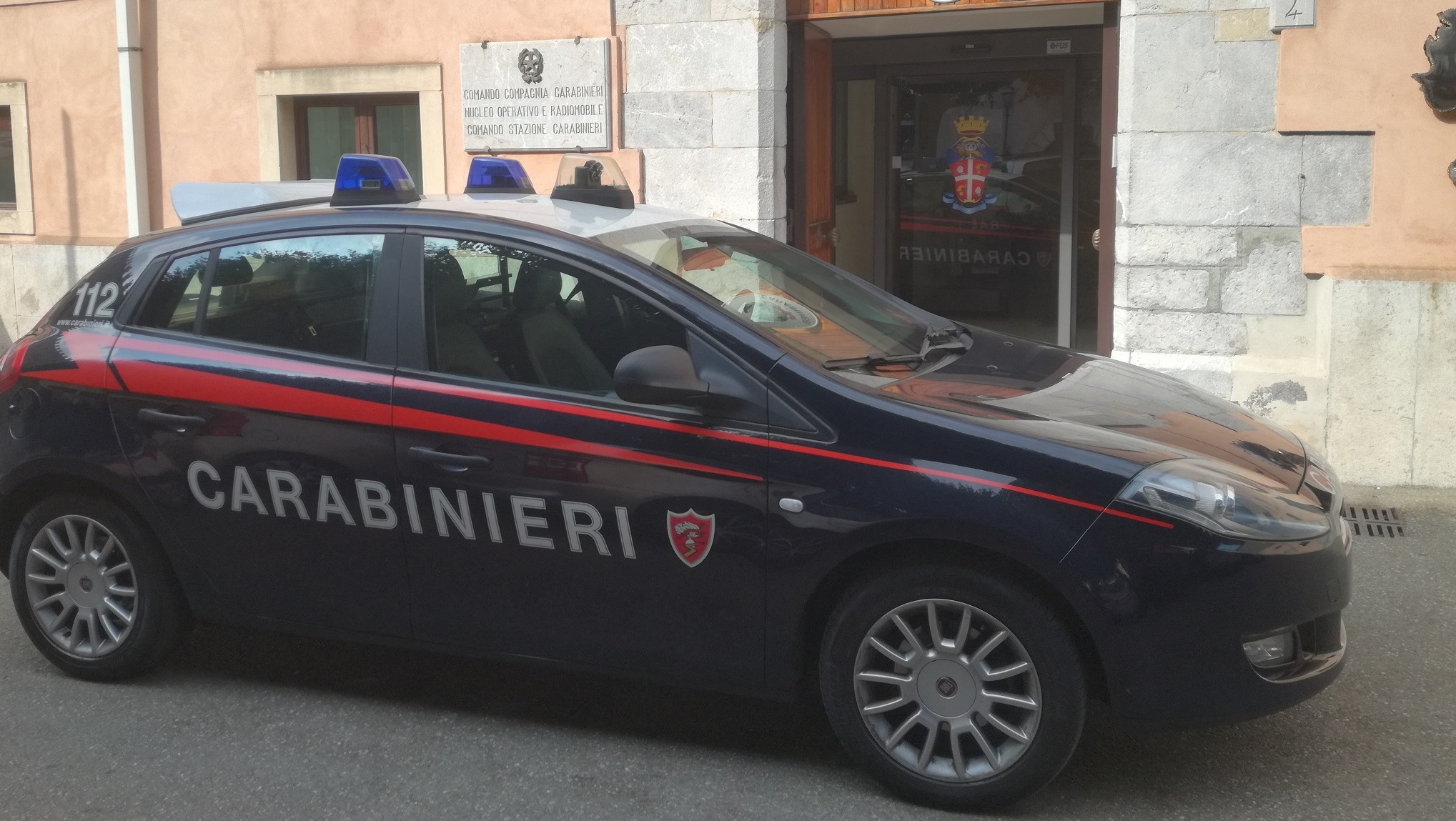 Mazzeo, lite per l’affitto finisce a coltellate