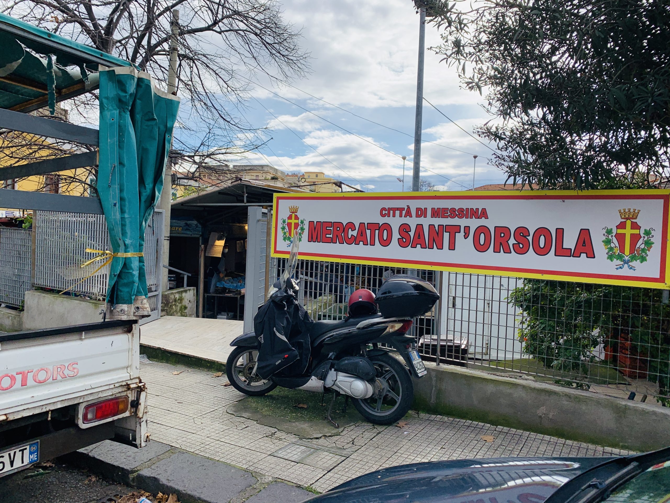 Mercati, sale la tensione: “Sabato noi apriamo”