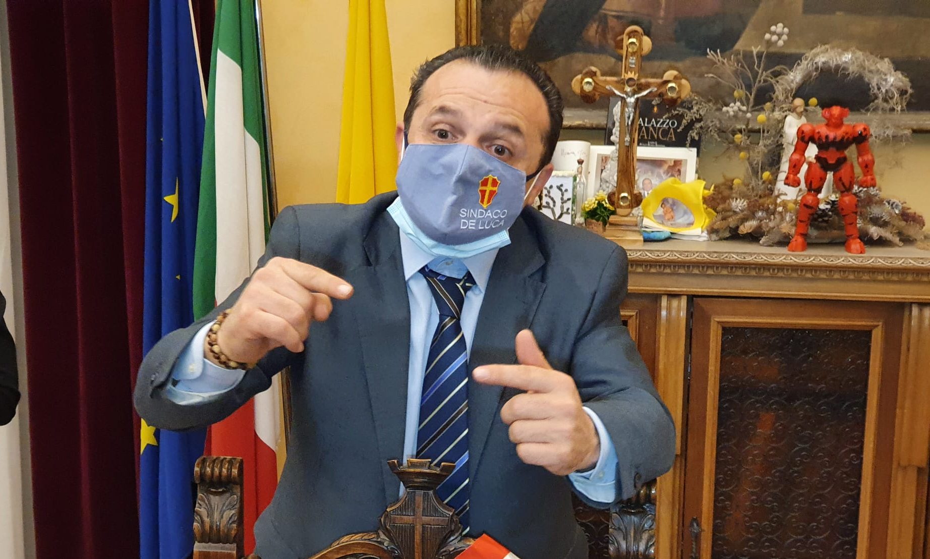 Ristori e buoni spesa, il grande "bluff" del sindaco De Luca