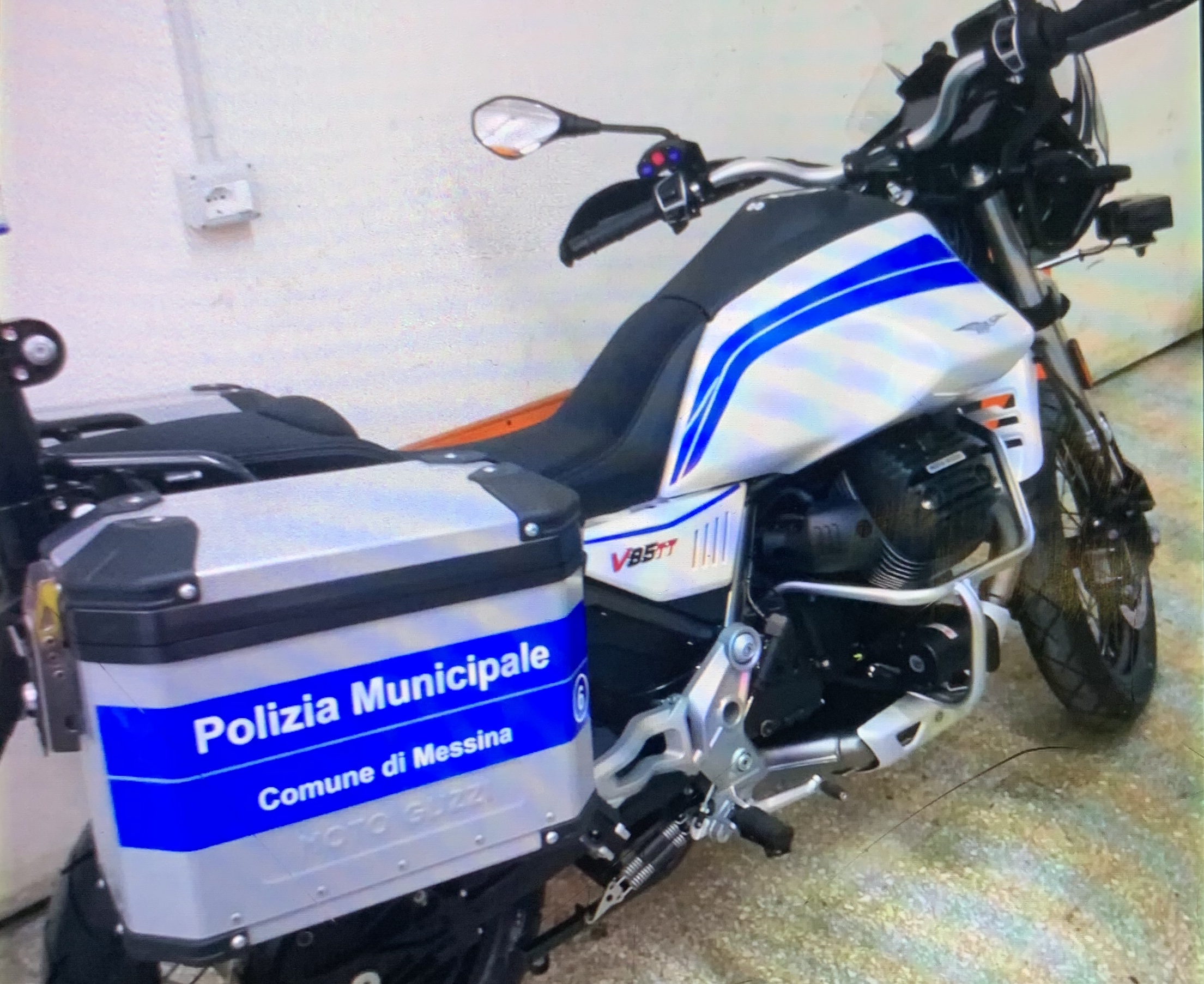 Paradosso, arrivano 15 motociclette ma i nuovi vigili urbani non hanno la patente di servizio