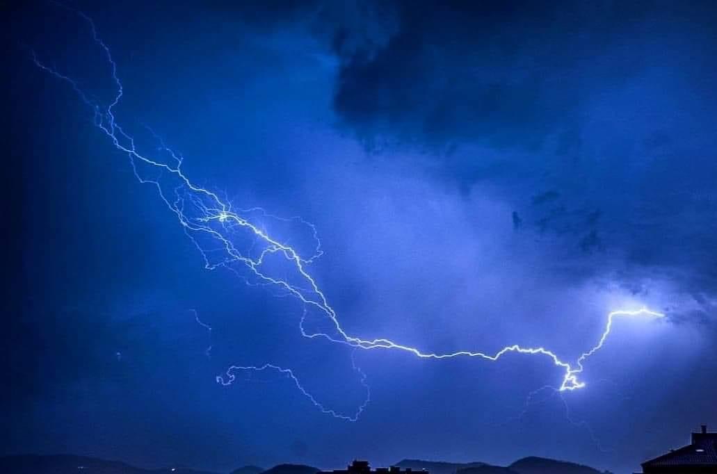 Meteo, violenti rovesci nella notte