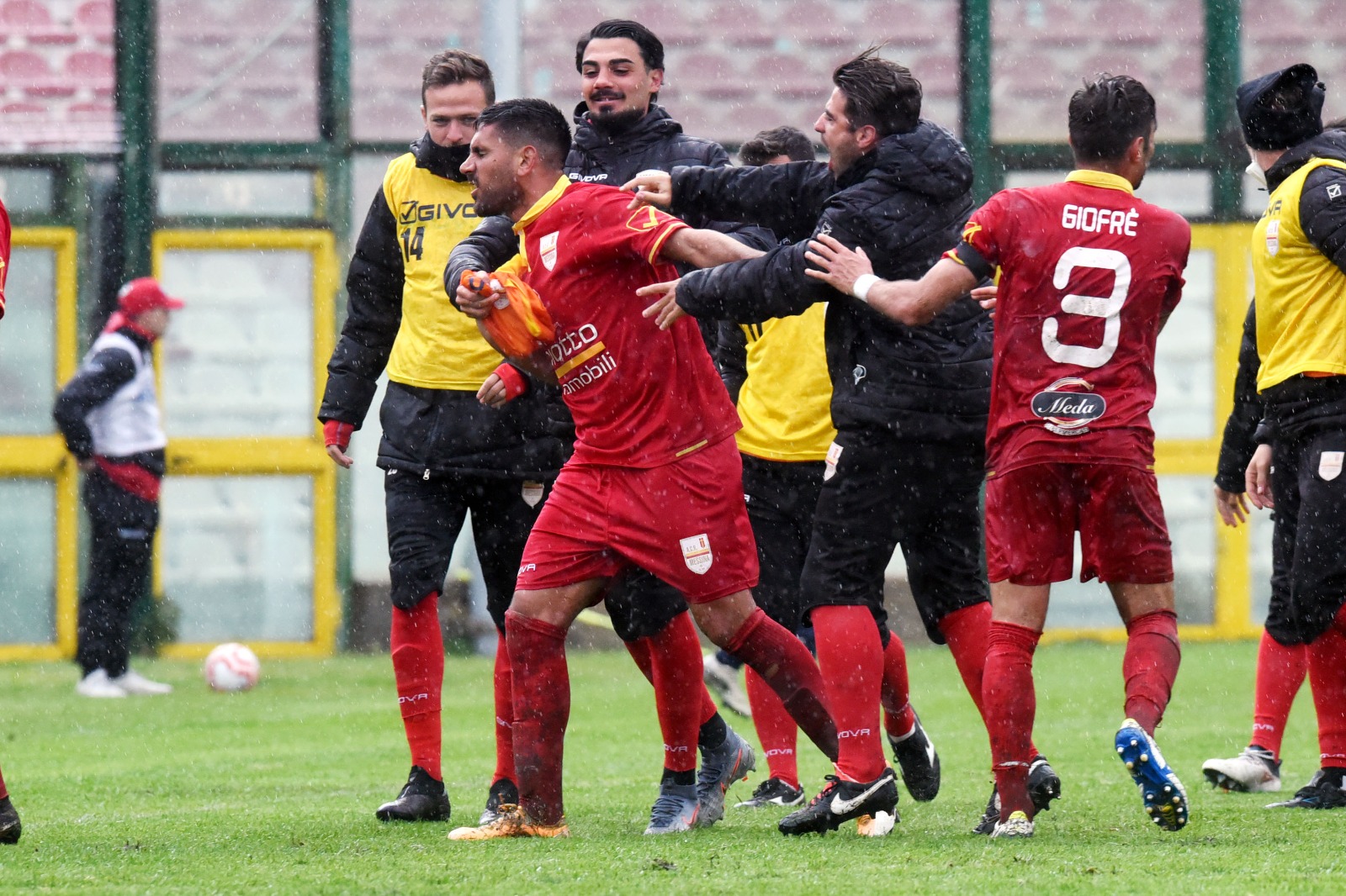 Serie D, Aliperta decide la stracittadina