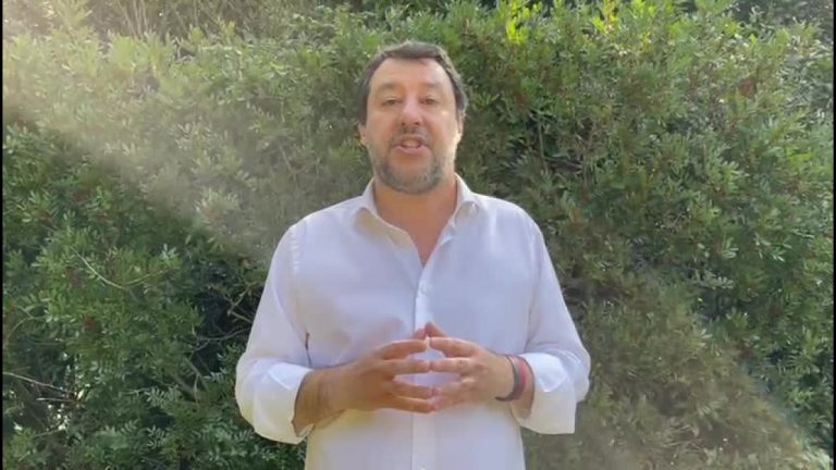 Salvini “Lavoriamo al fianco di Draghi per vaccini, rimborsi e riaperture dopo Pasqua”
