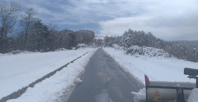 Meteo, gelo e neve: scuole chiuse per neve nei Comuni dell’entroterra