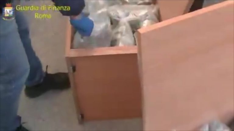 Al porto di Civitavecchia con 200 kg marijuana, arrestato corriere sardo