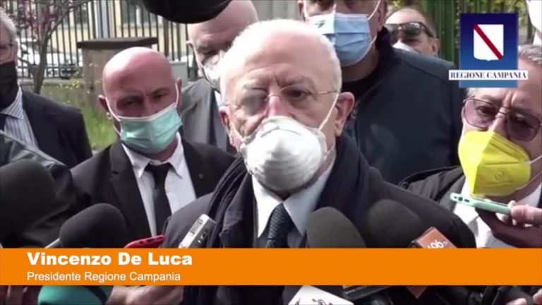 Vaccino, De Luca “In Campania non procederemo per fasce d’età”