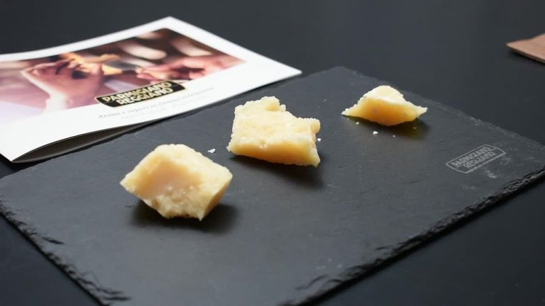 Un corso di degustazione per conoscere meglio il Parmigiano Reggiano