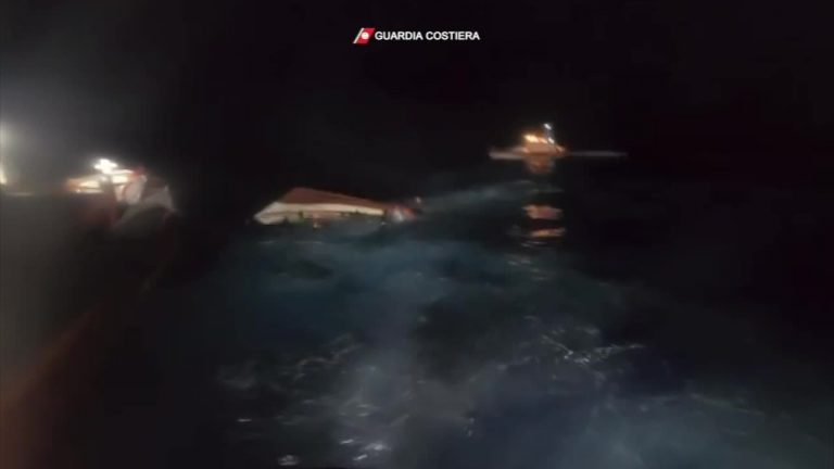 Le drammatiche immagini del naufragio di Lampedusa