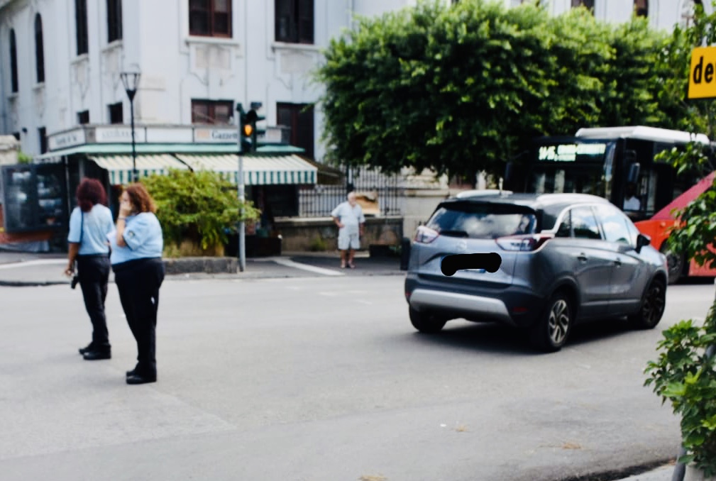 Anziana centrata da un Suv: è grave