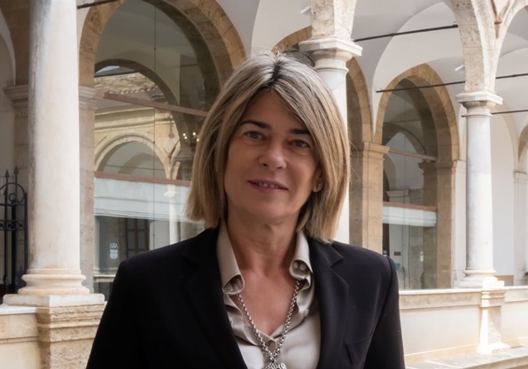 Amata (FdI) a gamba tesa su Maurizio Croce