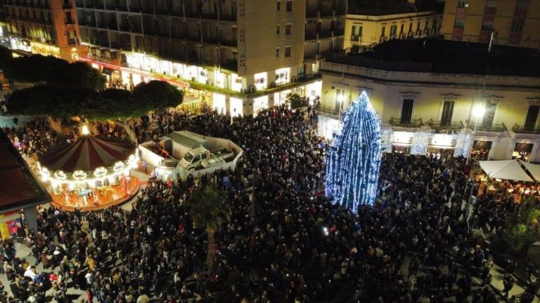 Oggi l’inizio del Natale messinese, dai mercatini ai concerti dei big: ecco il calendario degli eventi