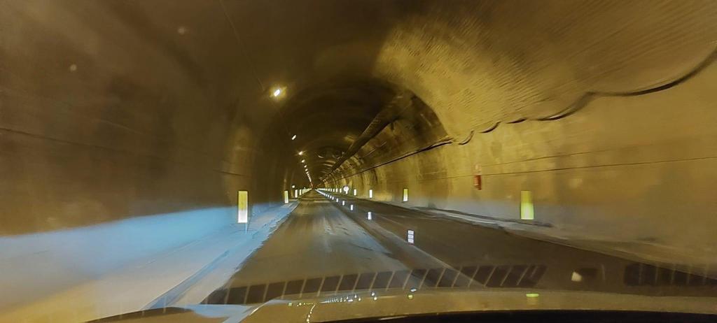 Paura in A20, un’auto prende fuoco