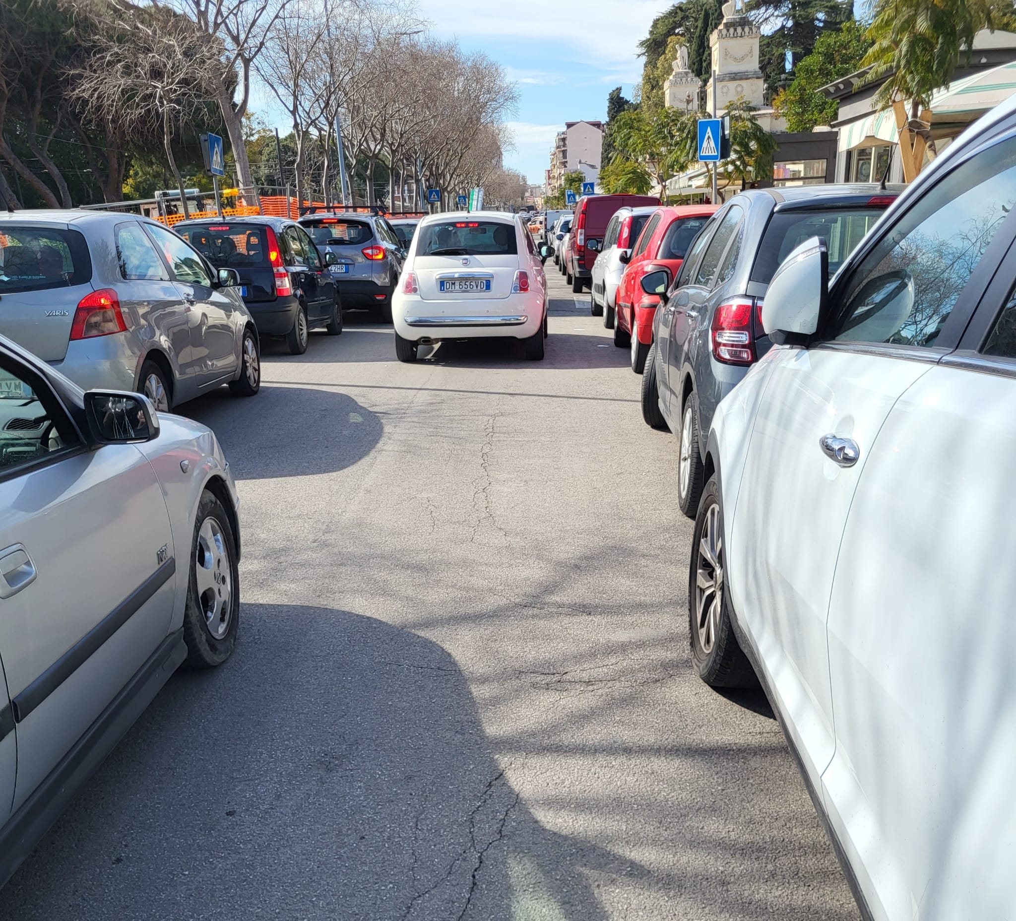 Via Catania al collasso, cittadini imbufaliti