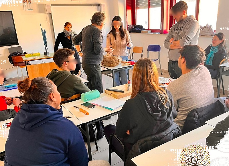 Riqualificazione urbana: studenti fanno sculture