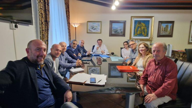 Taormina, De Luca lancia la “guerra” agli evasori