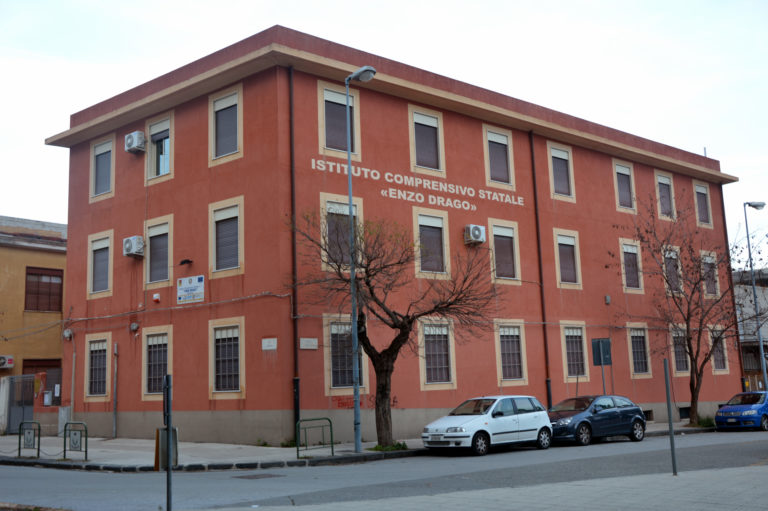 “Libriamoci”, l’assessore Currò visita gli studenti della “Enzo Drago”