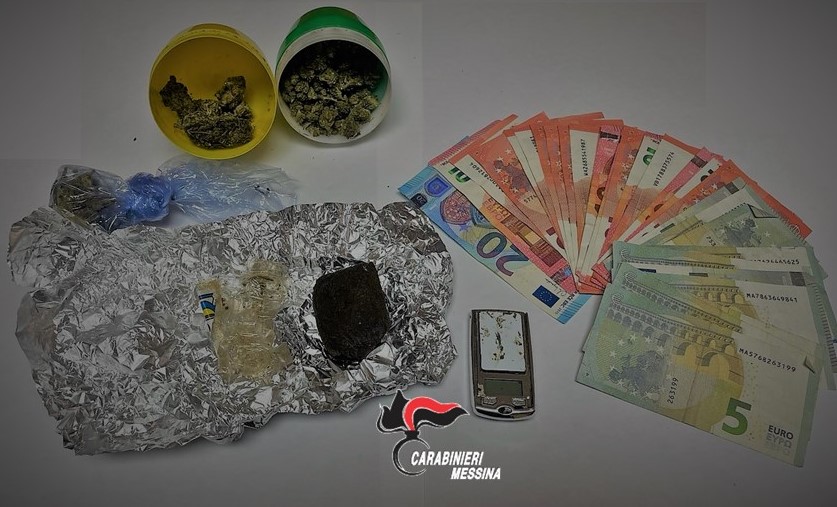 Hashish e marijuana in casa: 53enne finisce in manette