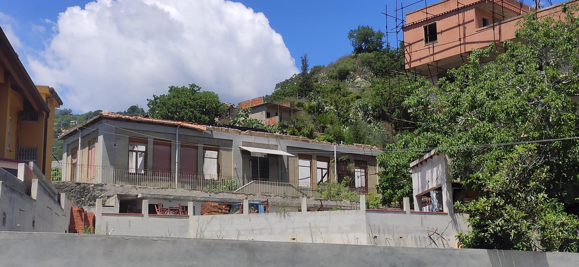 Scuola Mili San Pietro, Busà rassicura ma abitanti attribuiscono i ritardi alle ultime due amministrazioni