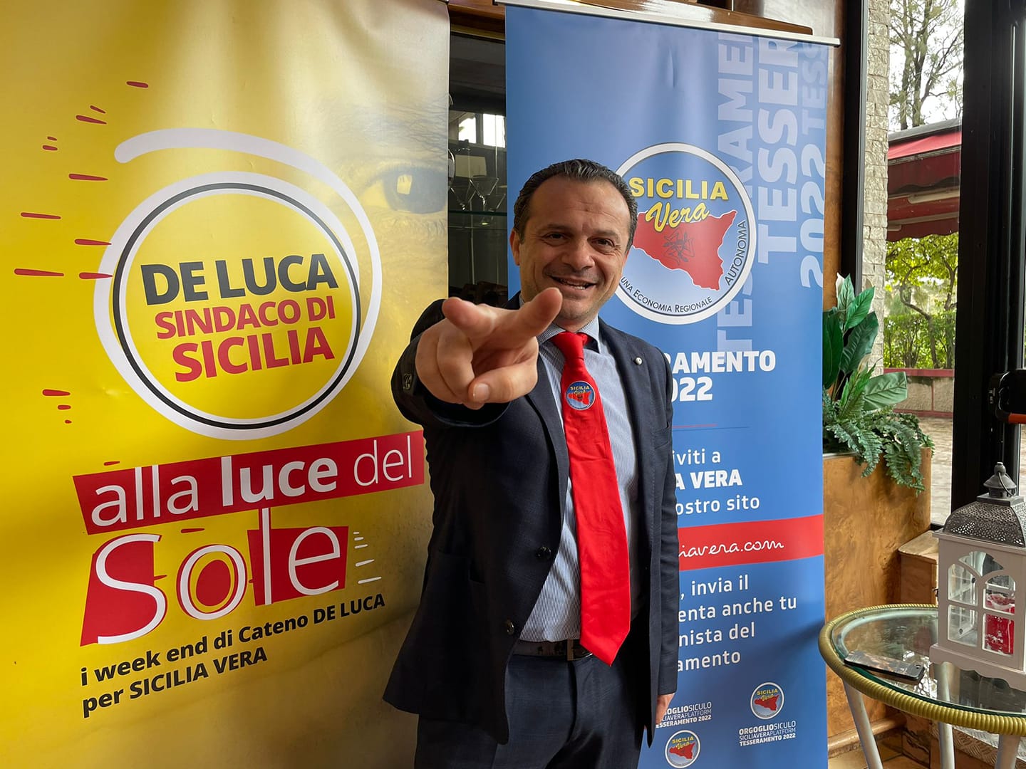 Le mosse di Cateno De Luca scuotono il panorama politico siciliano