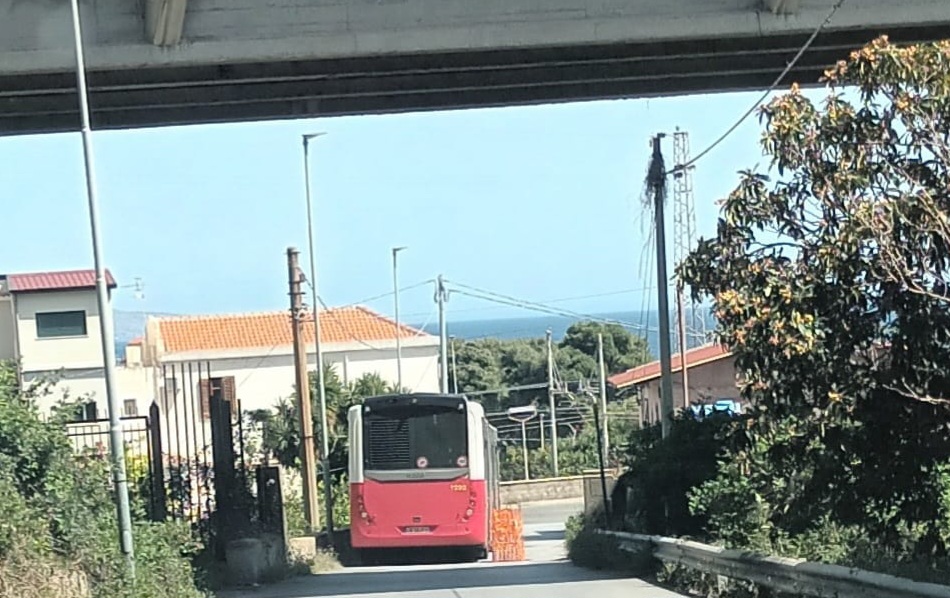 Botola sprofonda, strettoia a Giampilieri