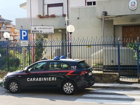 Maltratta moglie e figlia, 47enne arrestato a Brolo