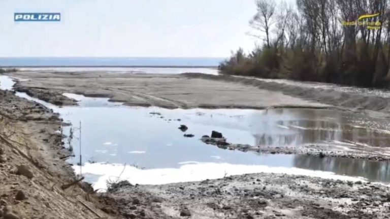 Liquami nell’Alcantara, scoperto un giro clientelare