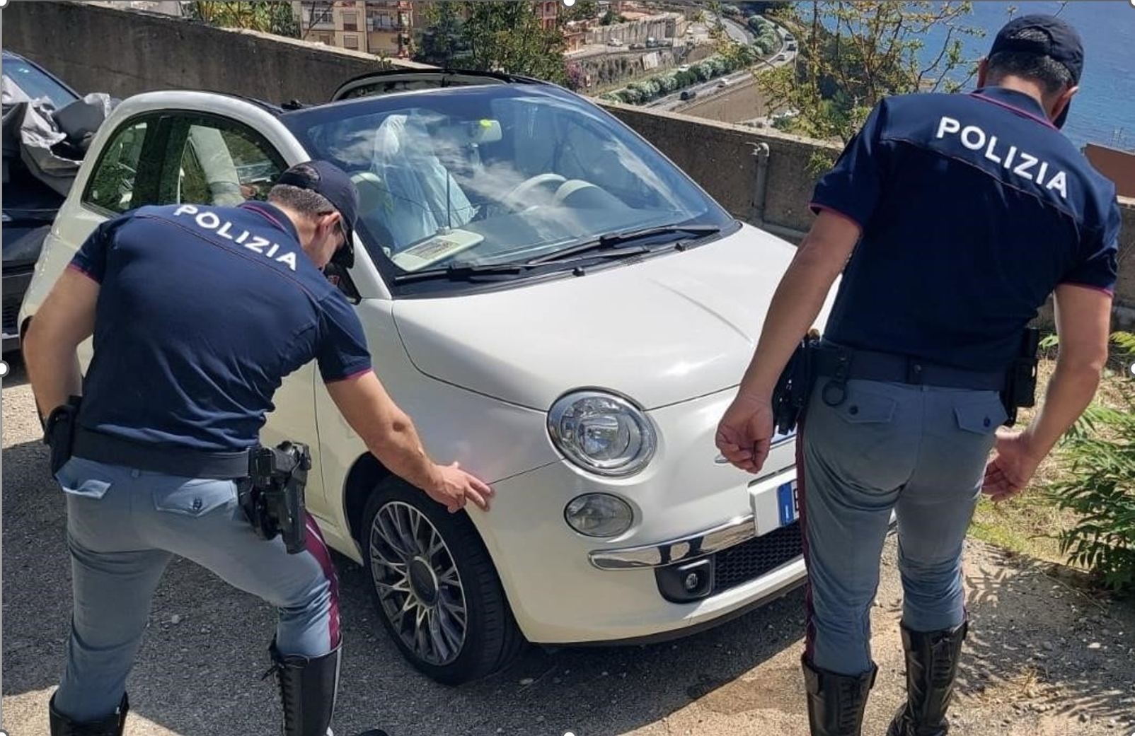 Furti di auto, ritrovata Fiat 500