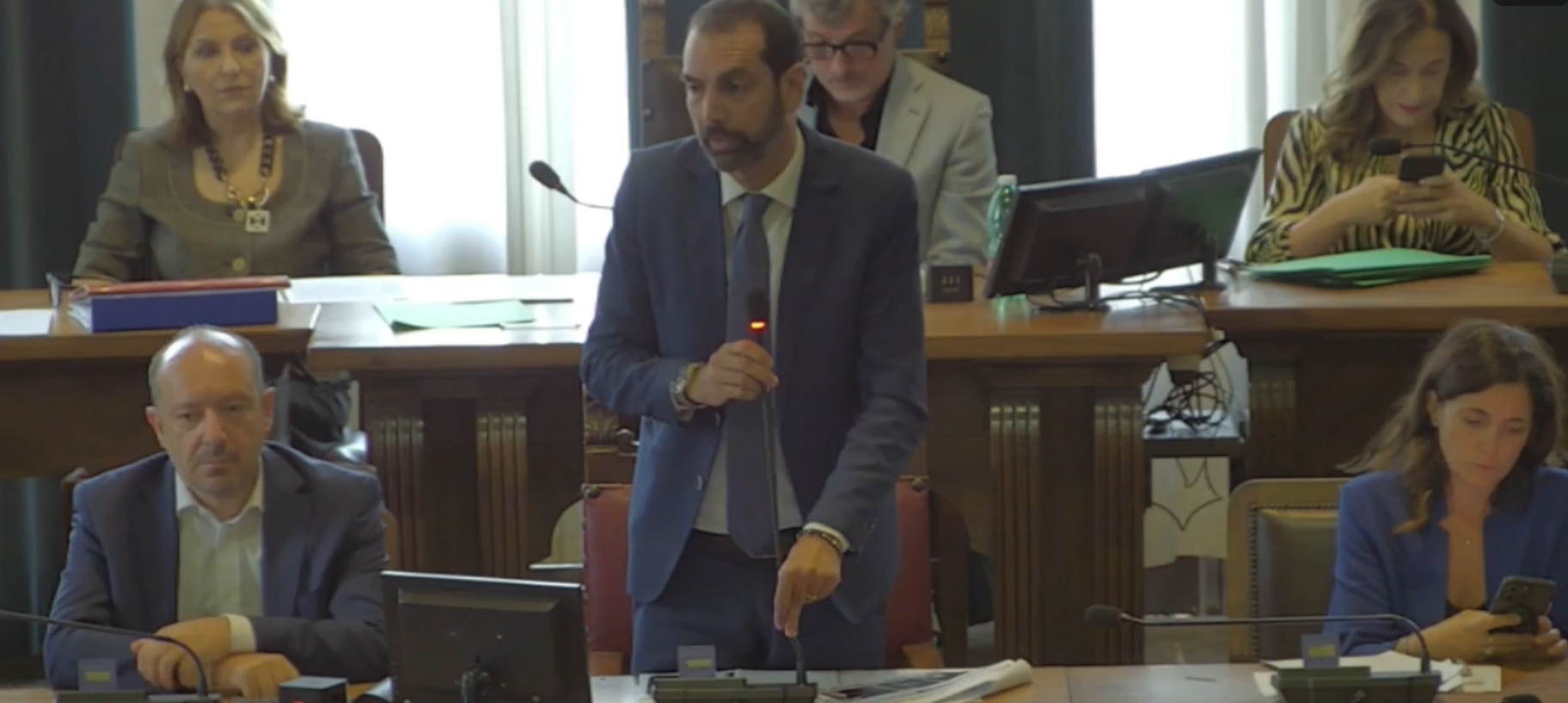 Crisi idrica, il Consiglio critica l’Amministrazione, che difende il suo operato
