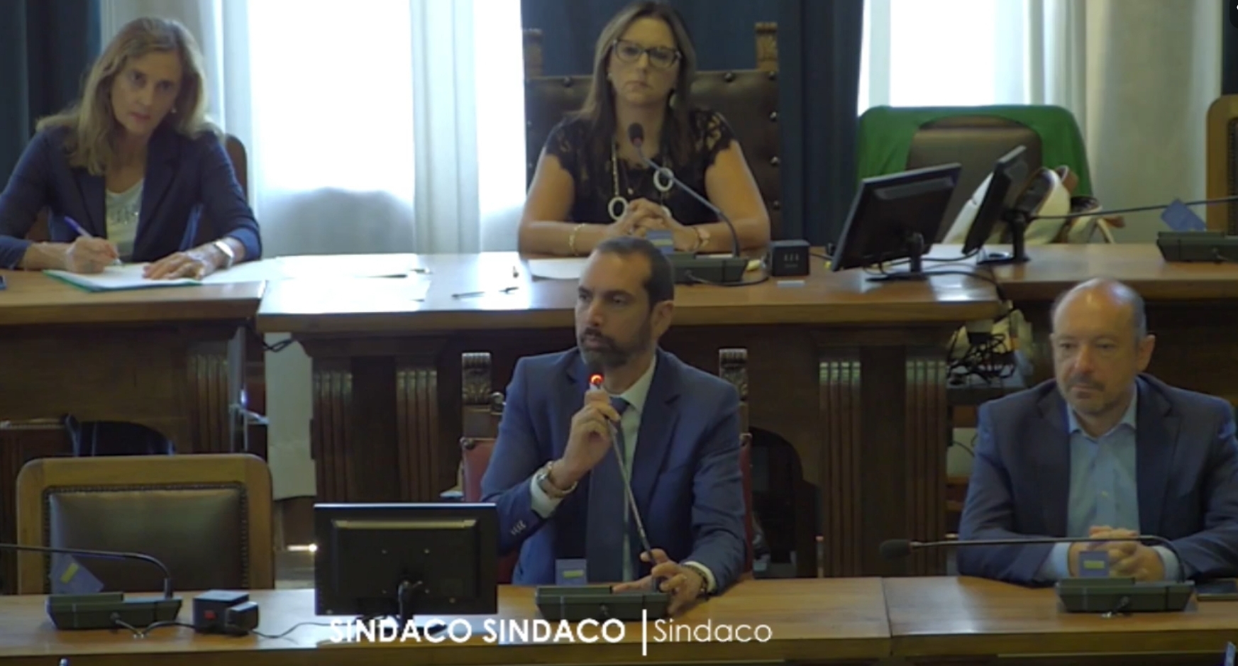 Dimissioni Amam, le opposizioni non accettano le spiegazioni del sindaco