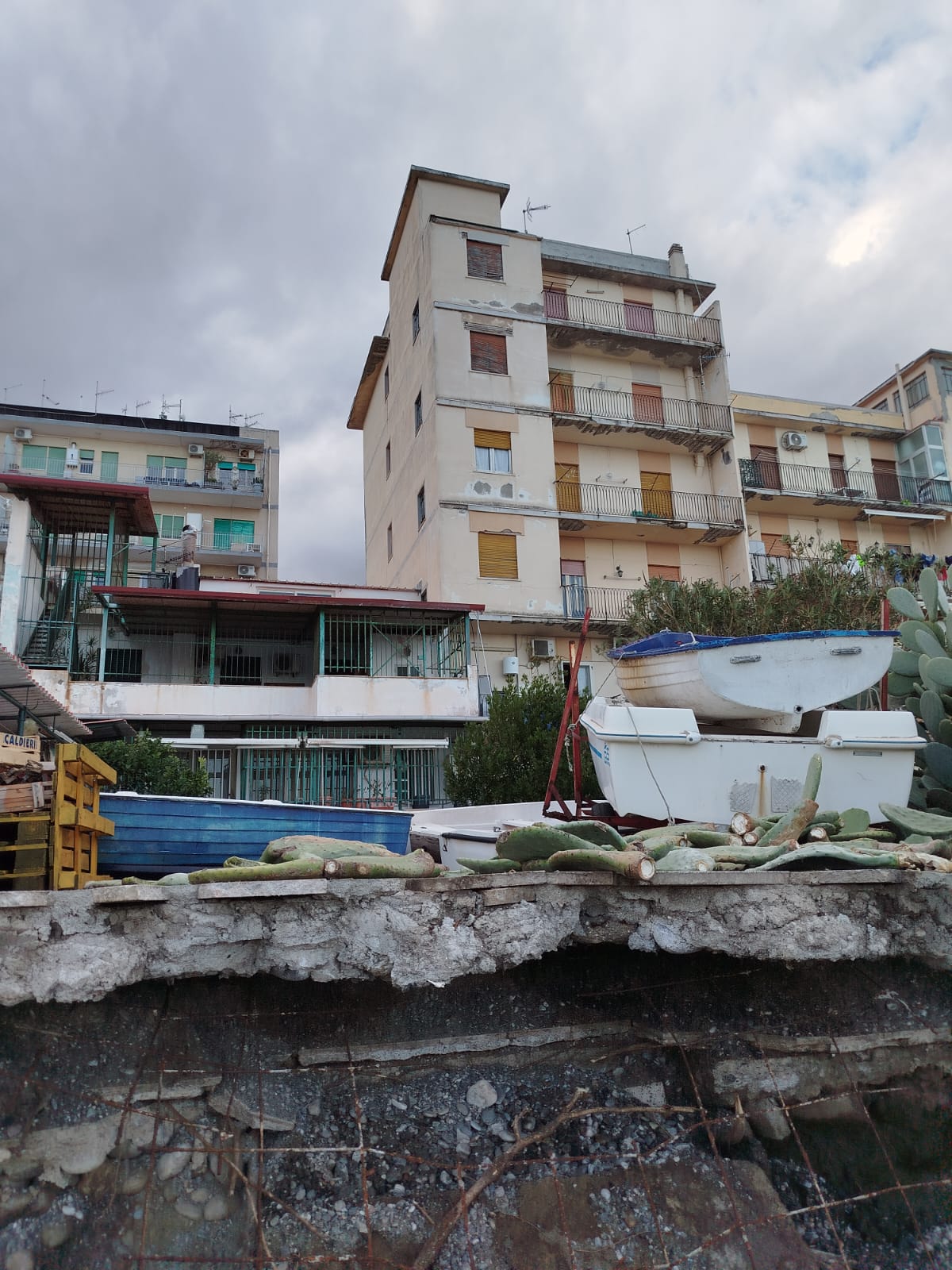 Galati Marina: il mare preoccupa ancora, l’assessore Caminiti andrà a Palermo
