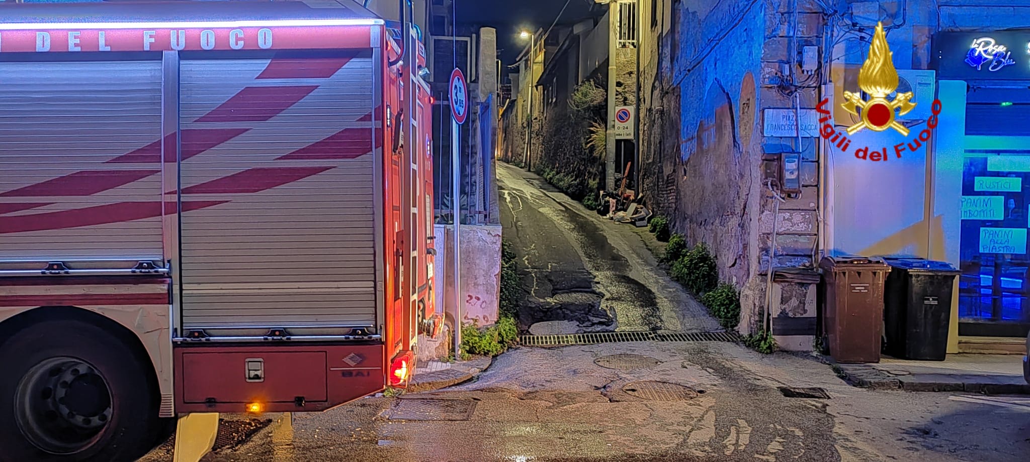 Incendio in una casa disabitata, intervenuti i Vigili del fuoco