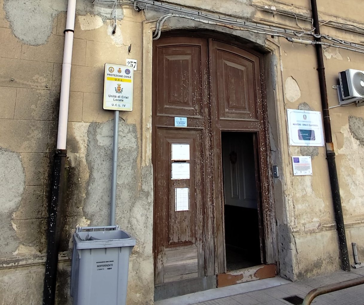 La IV Municipalità chiede attraversamenti pedonali e presidio dei vigili davanti alla scuola Pascoli Crispi