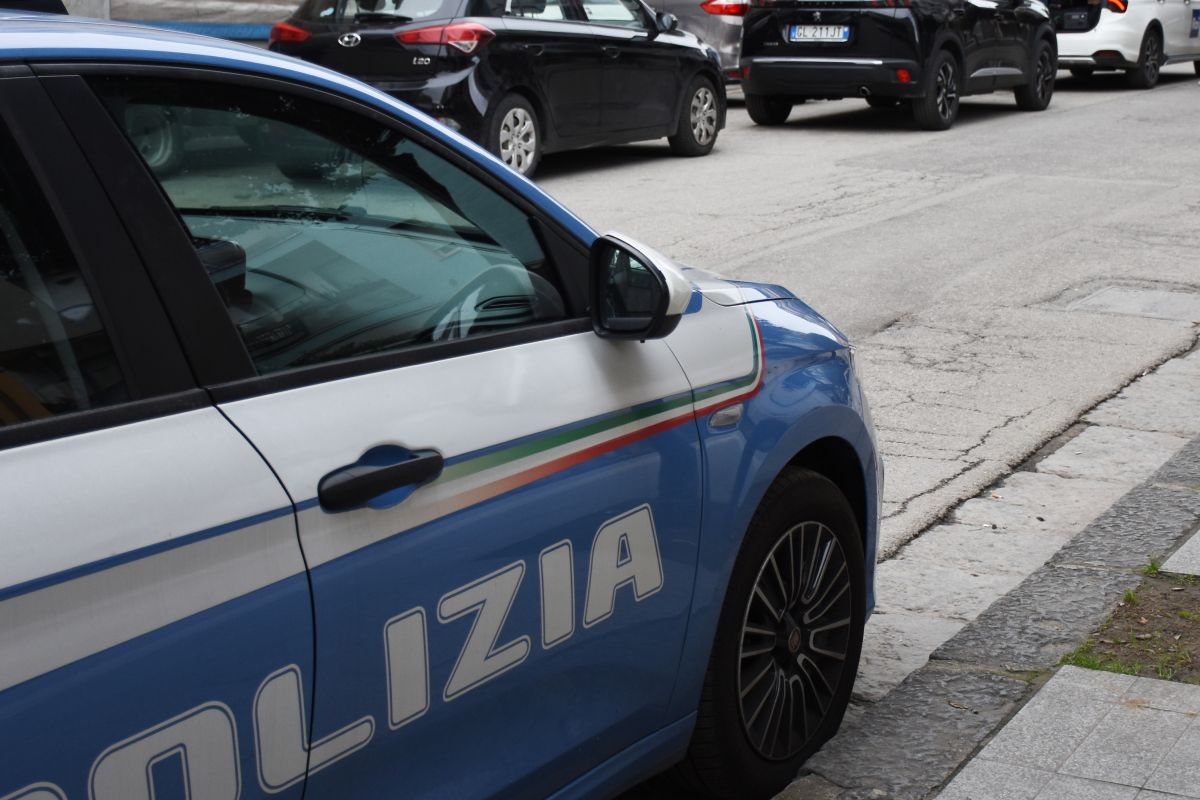 Fermato in flagranza per furto di pneumatici, è ai domiciliari