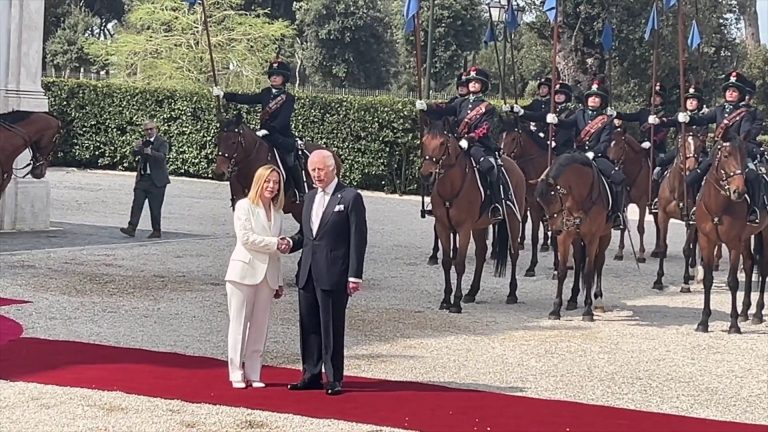 Meloni incontra re Carlo III a Villa Doria Pamphilj