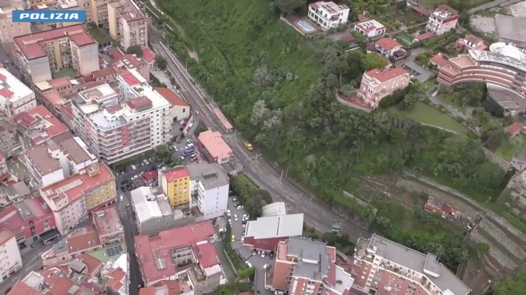Crollo Funivia, l’elicottero della Polizia sorvola il Monte Faito