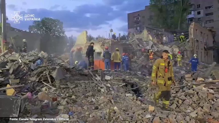Nella notte massicci bombardamenti su Kiev, quasi 100 i civili colpiti