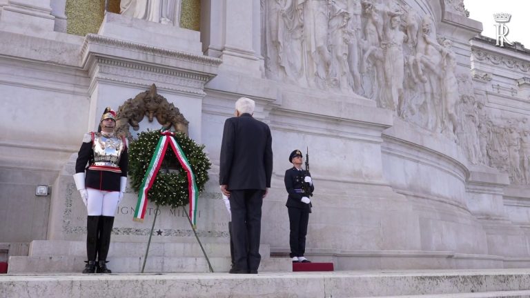 25 aprile, Mattarella depone corona d’alloro all’Altare della Patria