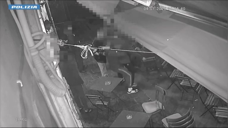 Giovane pestato a Catania, obbligo di dimora per tre: le immagini