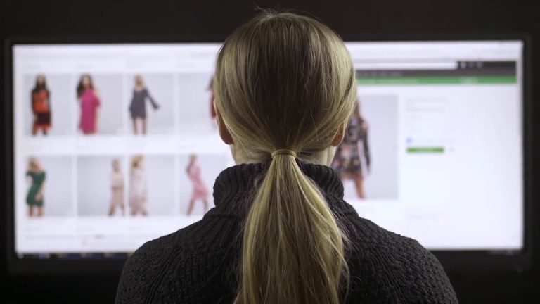 Shopping online, boom di fast fashion e second hand