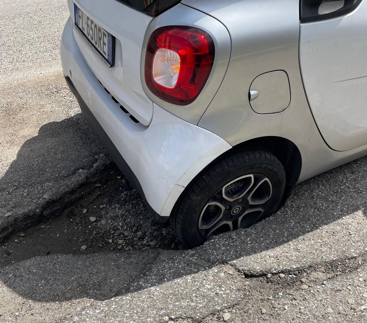 Messina piena di buche è diventata la città dei “tafazziani”