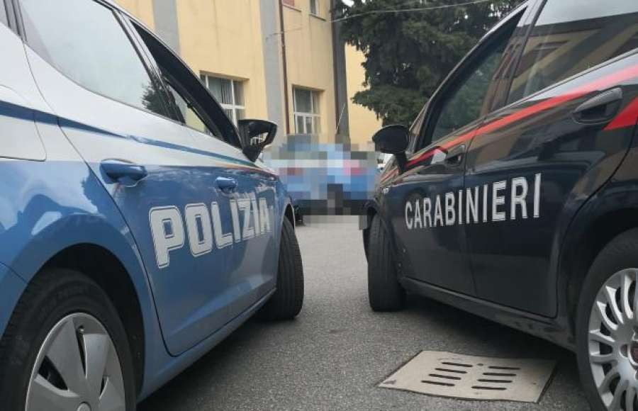 Transennata una porzione della piazza per un ordigno sospetto: intervengono gli artificieri, falso allarme