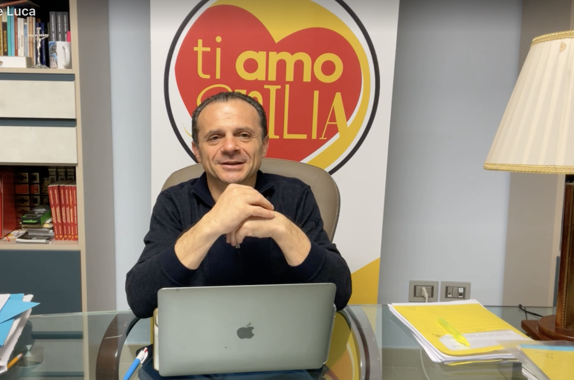 De Luca insiste: “Schifani si dimetta per votare in autunno”
