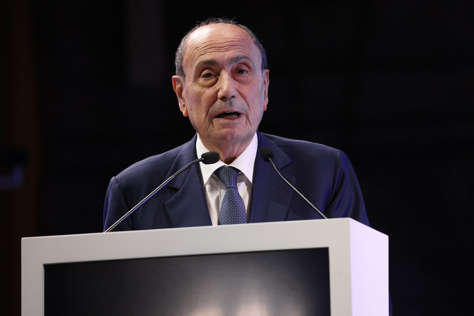Schifani “minaccia” le dimissioni e la politica si agita