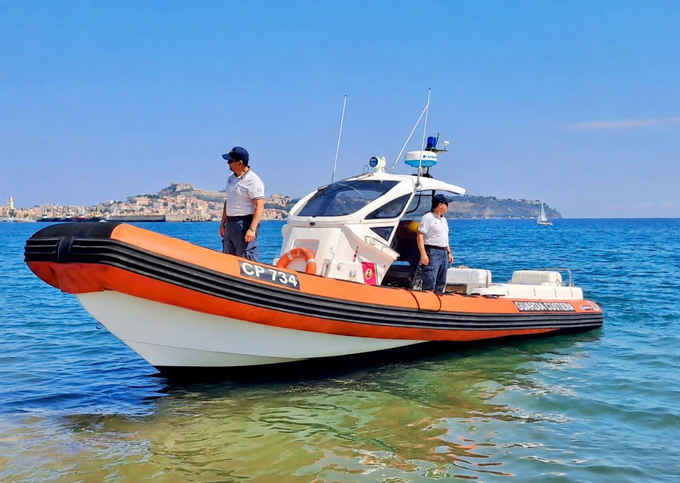 Guardia Costiera, salvati tre bagnanti trascinati dalla corrente